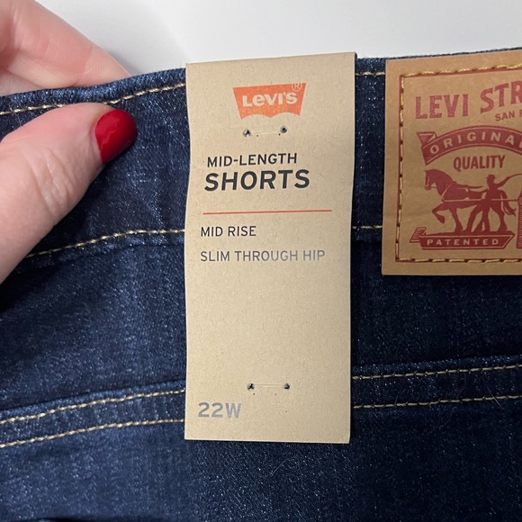 NWT Levi’s Mid-Length Shorts in Lapis Royal Size 22 - Picture 4 of 5